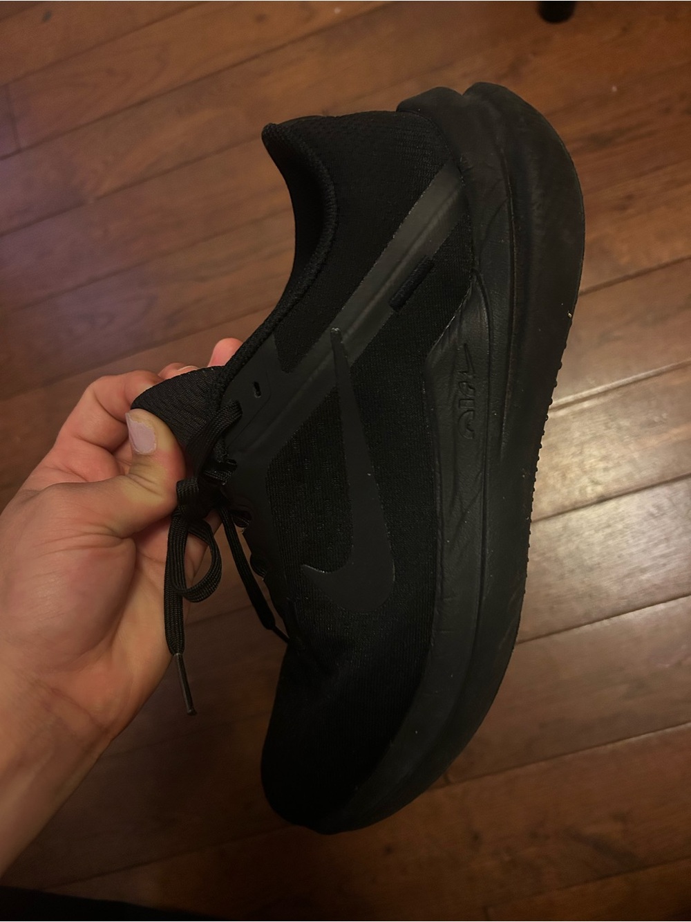 Nike women Black Low-Top Athletic Running Shoes 🖤